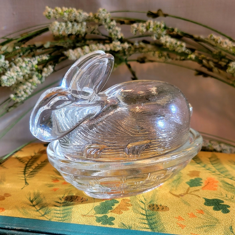🐇 Vintage LE Smith Clear Glass Rabbit on Basket 🐇